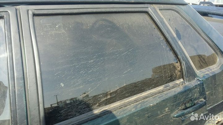 Заднее левое стекло ваз 2115
