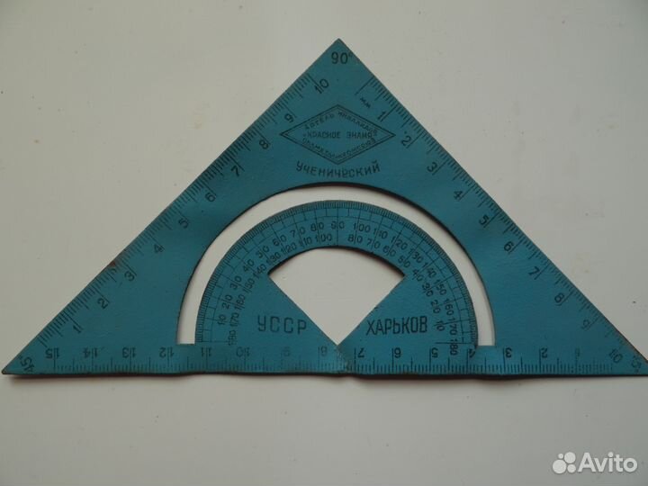 Школьные учебники и принадлежности