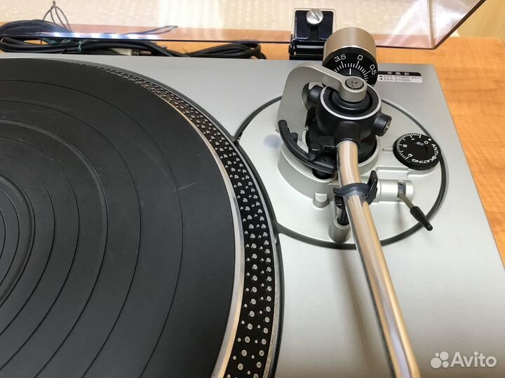 Проигрыватель виниловых дисков Technics SL-1700