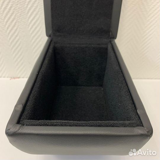 Штатный подлокотник ford fusion (2002)