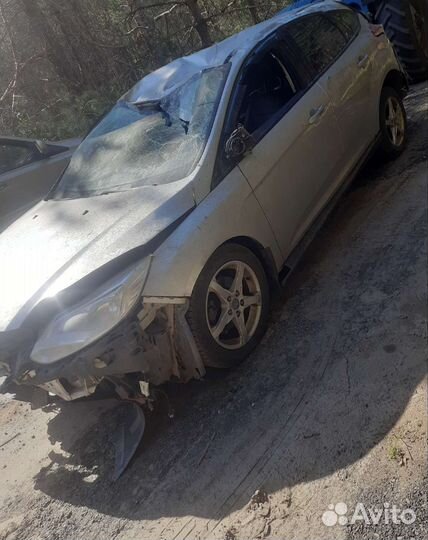 Ford Focus 1.6 МТ, 2012, битый, 270 000 км