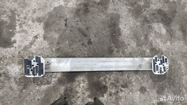 Усилитель заднего бампера Peugeot 308