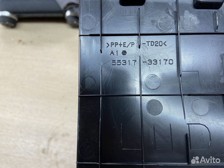 Накладка торпеды правая Toyota Camry 75