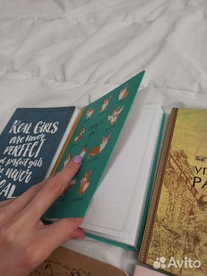 Блокноты ежедневники тетради книги