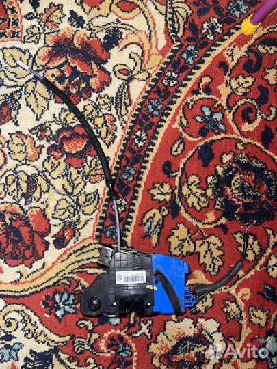 81320-F1200 замок двери передней правой