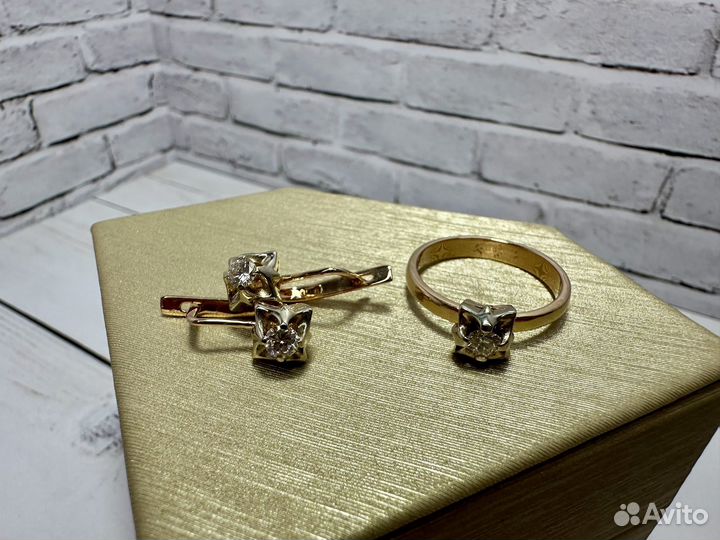 Золотой гарнитур, кольцо и серьги, классика