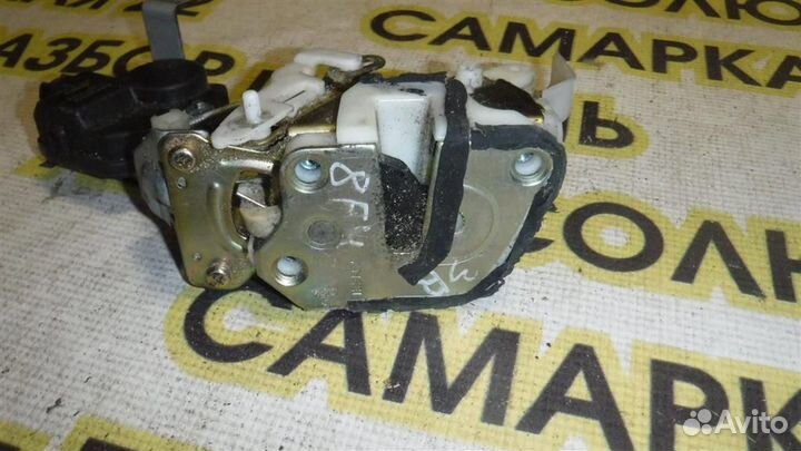 Замок двери задней правой Mitsubishi Pajero III 1