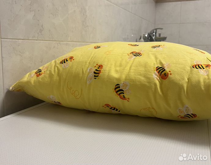 Подушка с наволочкой / лежанка б/у 50х70