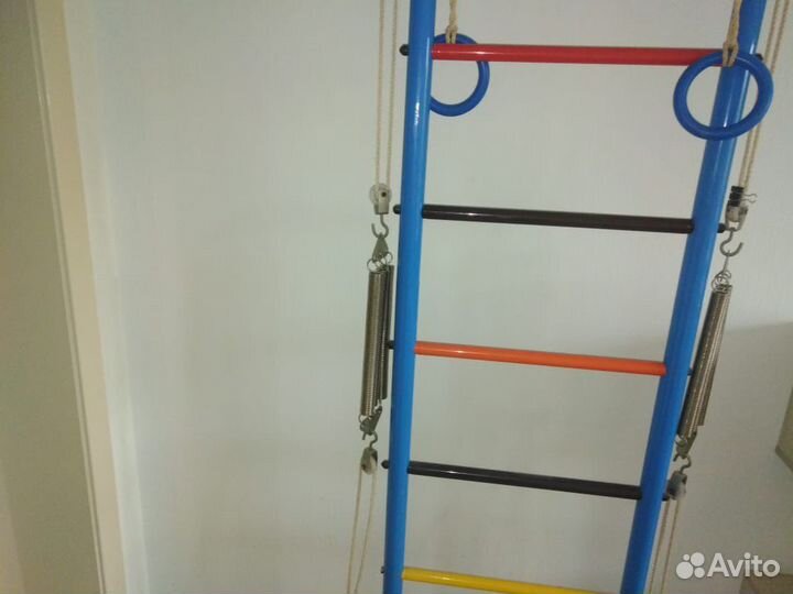 Люстра + настольная лампа и шведская стенка