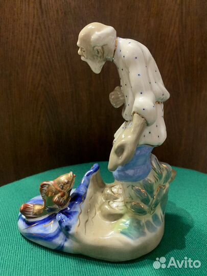 Статуэтка Старик и золотая рыбка. Гжель