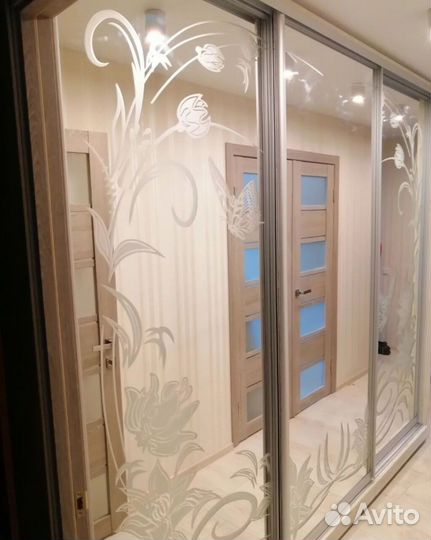 Шкаф с зеркалом