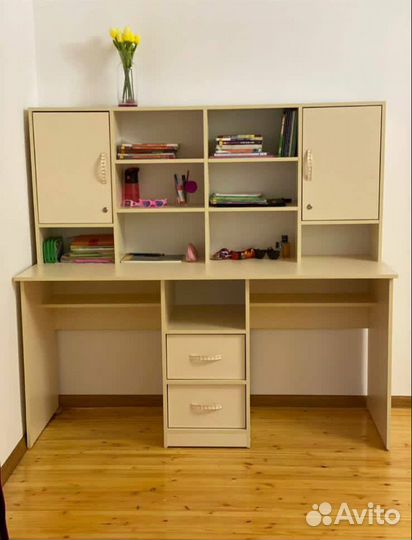 Письменный стол