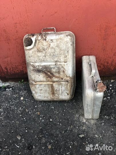 Продаю канистру алюминиевую