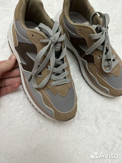 Кроссовки женские 36 размер новые