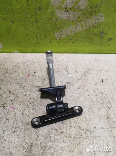 Петля двери задней левой верхняя Мерседес Бенз 2