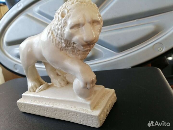 Статуэтка лев (Алупка)