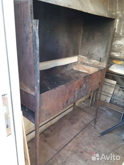 Мангал с вытяжным зонтом и трубой