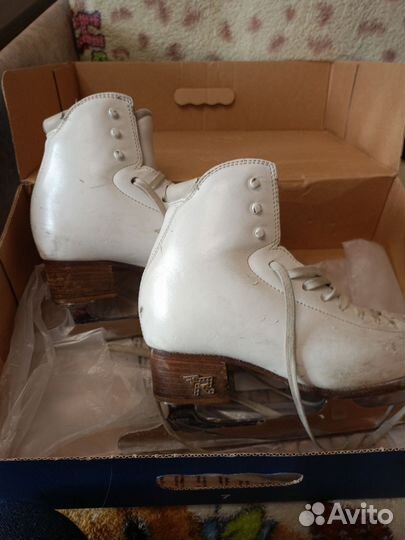 Коньки прыжковые risport