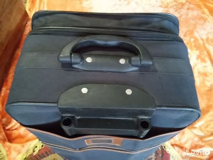 Чемоданы и ящик СССР и сумки на колесах