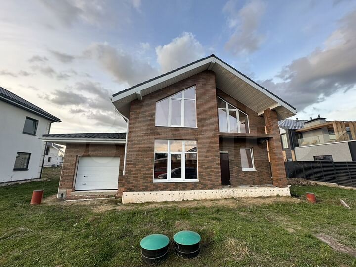 Коттедж 189 м² на участке 8,5 сот.