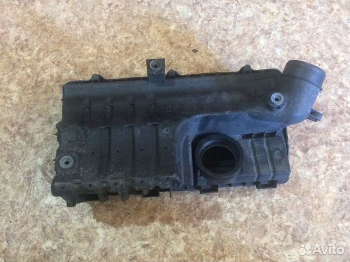 Корпус воздушного фильтра Audi