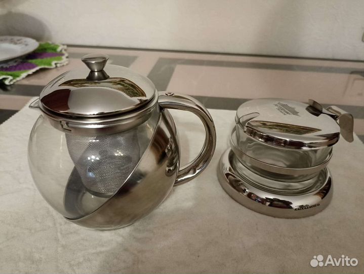 Сахарница и чайник новые