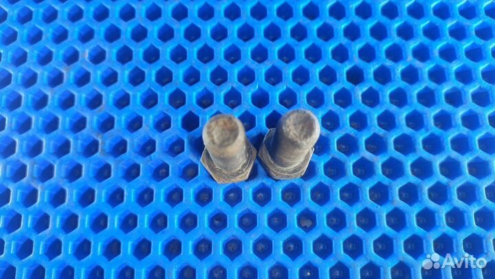 Болт крепления суппорта тормозного Renault Logan