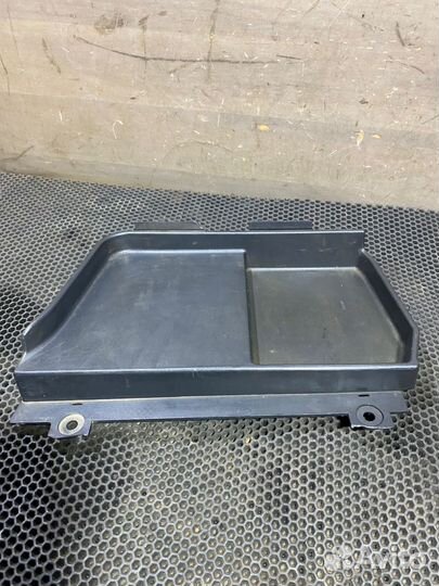 Крышка аккумулятора BMW 3 E46 рестайлинг