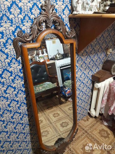 Антикварные зеркало и вешалка
