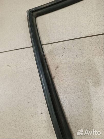 Уплотнитель стекла двери передней правой Kia Spec
