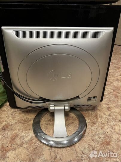 Монитор LG flatron L1720P