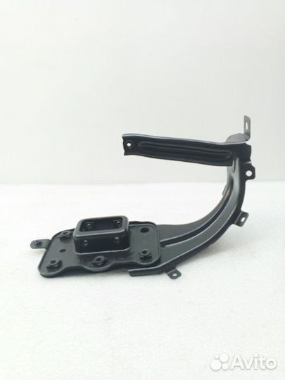 Кронштейн радиатора передний правый Mercedes-Benz