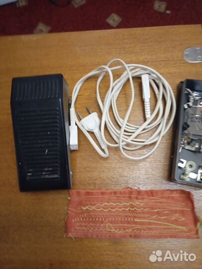 Швейная машина Чайка 142