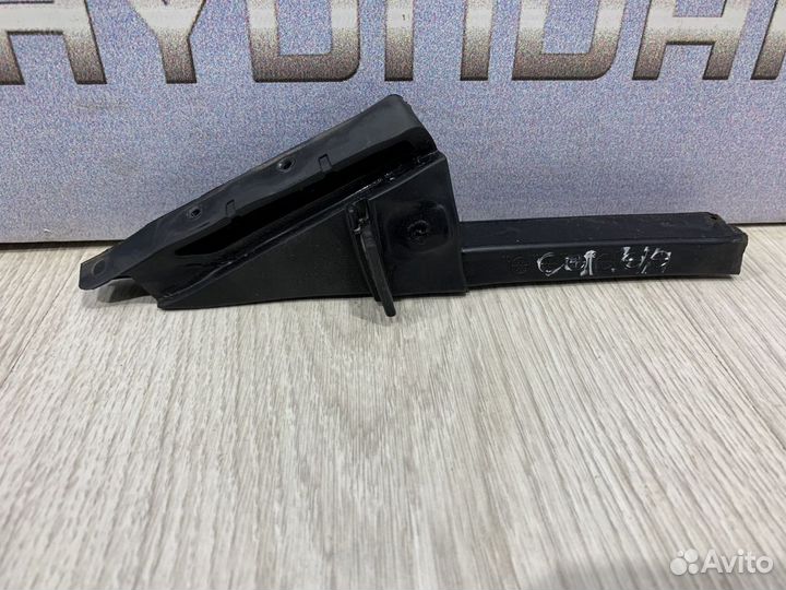 Направляющая стекла Hyundai solaris Прав