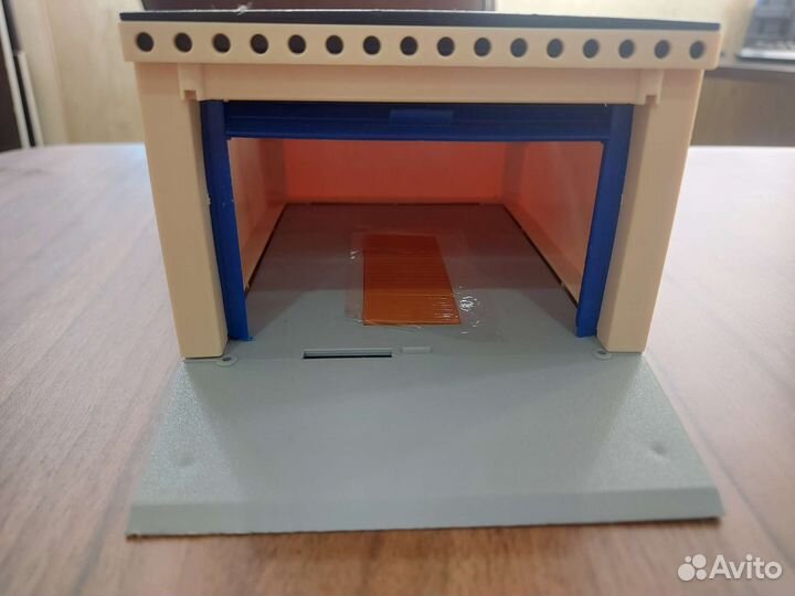 Гаражи с воротами для машинок