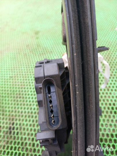 Замок двери задний правый Ford Focus 3