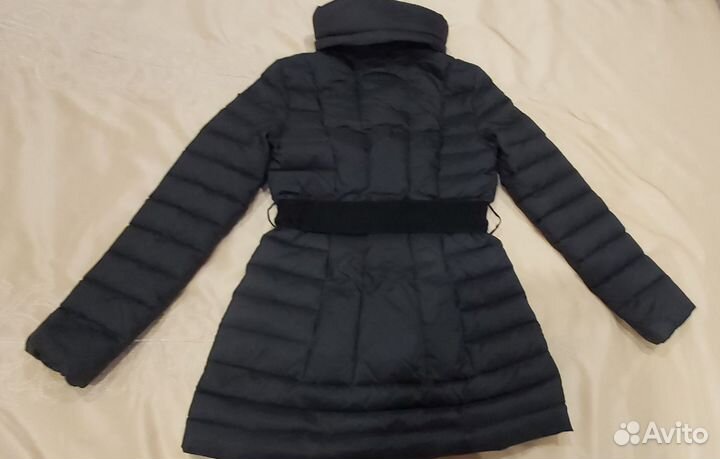 Пуховик женский guess, размер S (40-42). Зима