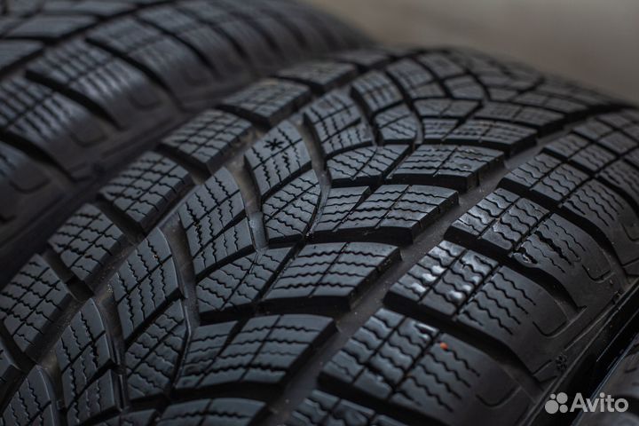 Goodyear UltraGrip Ice SUV 225/60 R17 103T
