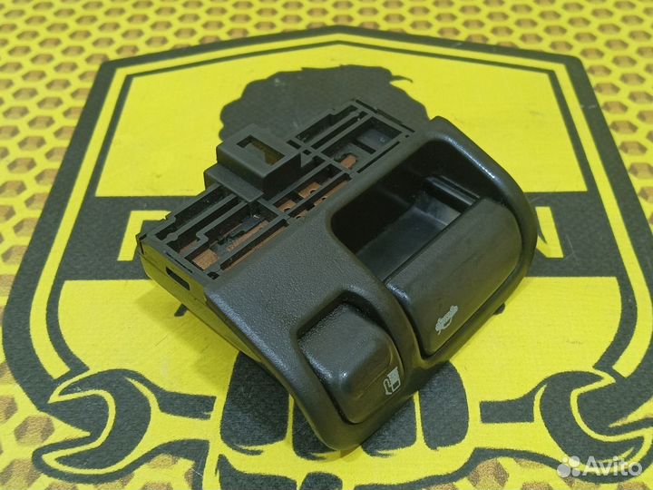 Кнопка открывания багажника/лючка бензобака Nissan Maxima