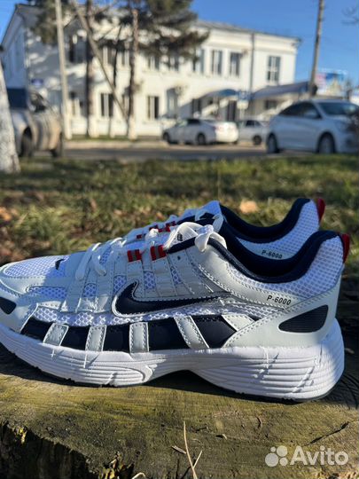 Кроссовки Nike P-6000 на руках