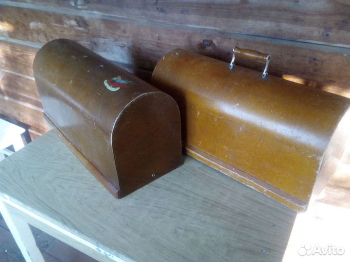 Тумба и аксесуары от швейной машинки