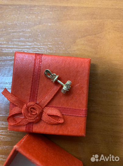 Золотые пусеты 585 с рубином