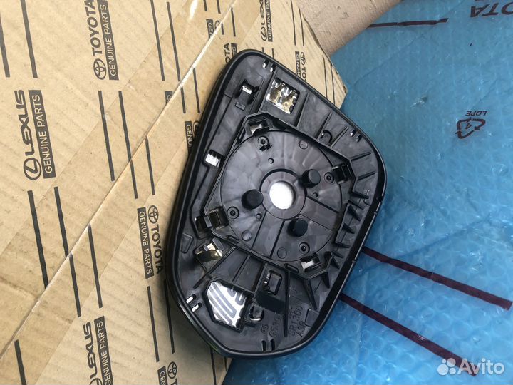 Зеркальный элемент правый Toyota RAV4
