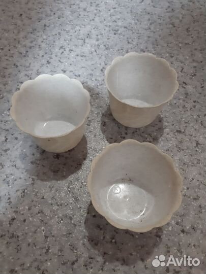 Горшочки белые малые. Цена - за всё