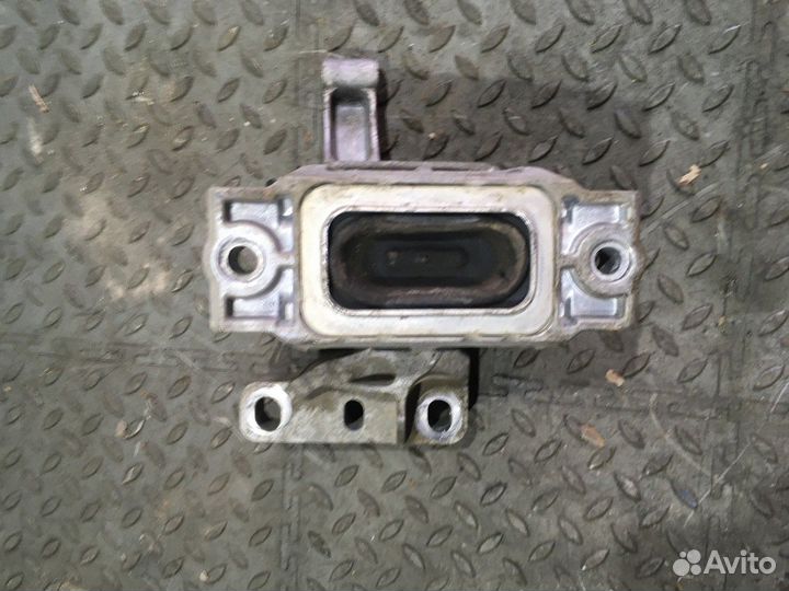 Опора двигателя правая