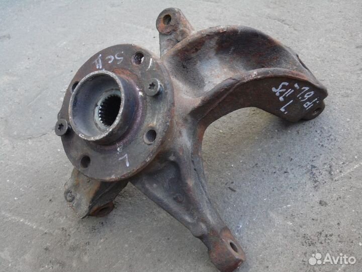 Кулак передний левый Рено Меган Сценик 2