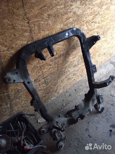 Продам подрамник от Опель астра H 2008 оригинал