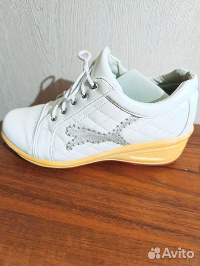 Кроссовки женские