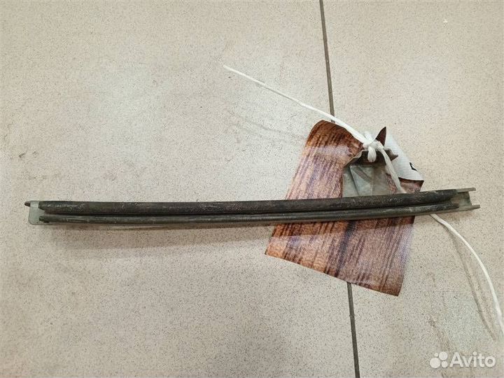 Направляющая стекла двери задней правой Mitsubish