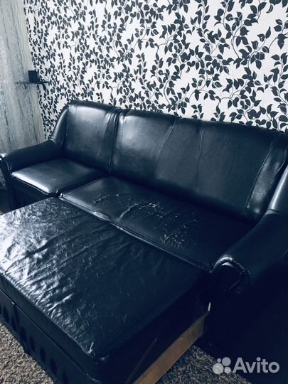 Кожаный диван бу